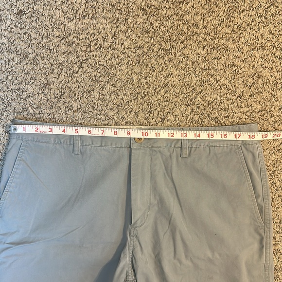 Vineyard Vines 9” Shorts Size 36 Stone Gray - Picture 3 of 8